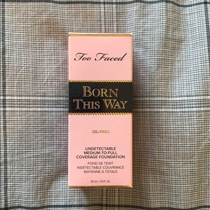 Too Faced Born This Way Foundation